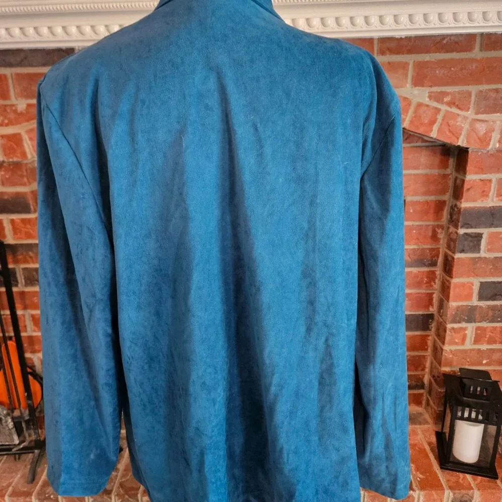 Briggs Blue Button Up Shacket with Pockets. Clean & Crisp Look Vintage Look.